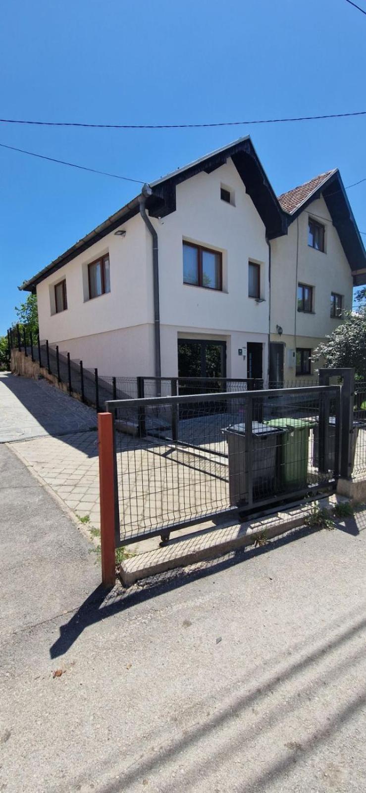 Family Apartment With Garden Sarajewo Zewnętrze zdjęcie
